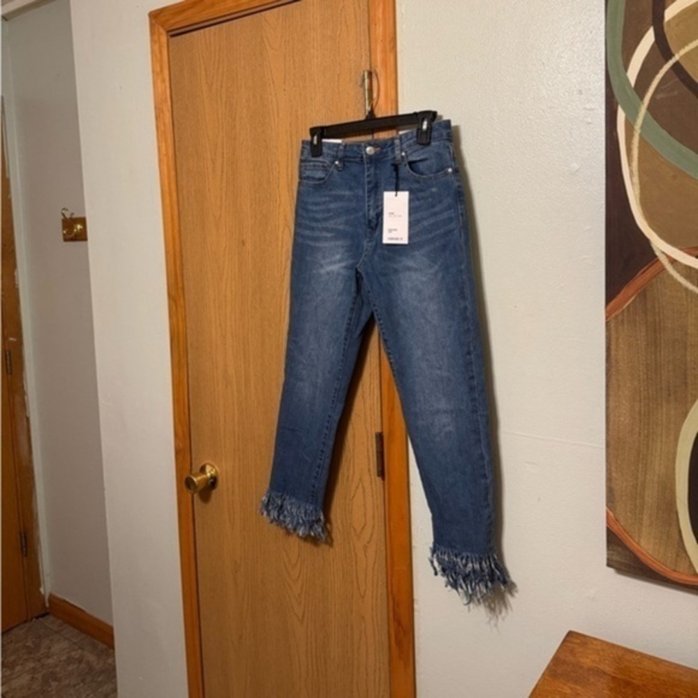 Forever 21 "High-Rise Crop" NWT Size 27 Medium Wash w/Frayed Hem Skinny Jeans